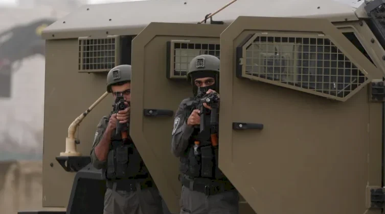 رام الله: إصابة شاب برصاص الاحتلال خلال اقتحام مخيم الجلزون