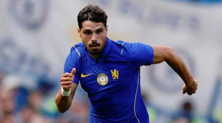الهلال السعودي يقترب من ضم بيدرو نيتو