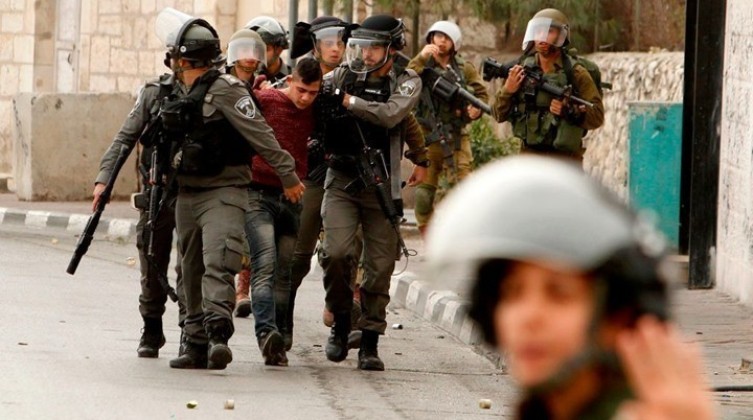 الاحتلال يعتقل 16 فلسطينيًا محرر خلال اقتحامات بالضفة