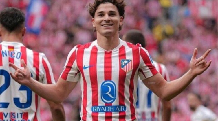 قلق في أتلتيكو مدريد بسبب غموض مستقبل جوليان ألفاريز
