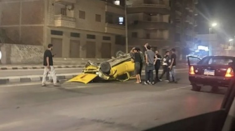 صورة: وفاة دبلوماسي فلسطيني وسائقه بحادث سير في العريش