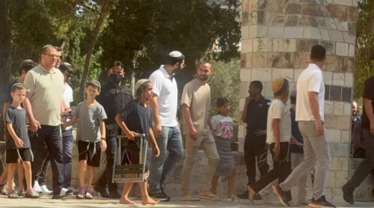 160 مستوطنًا يقتحمون المسجد الأقصى