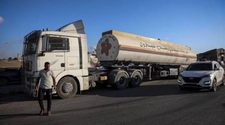 دخول 5 شاحنات غاز طهي إلى غزة