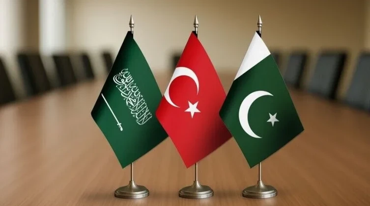 قمة سعودية تركية باكستانية في جدة لبحث اتفاق دفاع مشترك