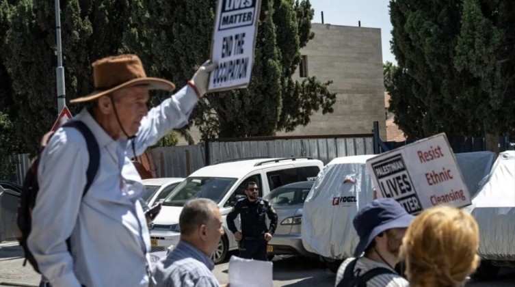 نشطاء يطالبون أوروبا بوقف عنف المستوطنين
