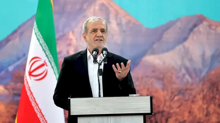 بزشكيان: إيران صامدة في مواجهة العقوبات الأمريكية ولن تستسلم