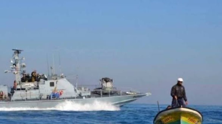إصابة 3 صيادين برصاص الاحتلال في بحر غزة