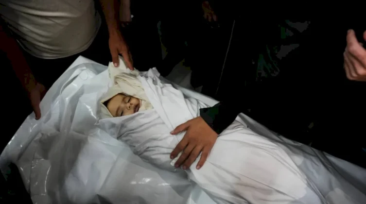 شهيد متأثرًا بجراحه في غارة إسرائيلية استهدفت غرب مدينة غزة