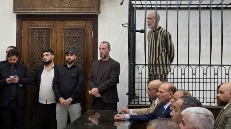 السجن المؤبد لمفتي سوريا السابق أحمد بدر الدين حسون