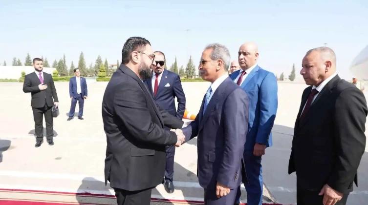 رئيس القضاء العراقي يصل دمشق