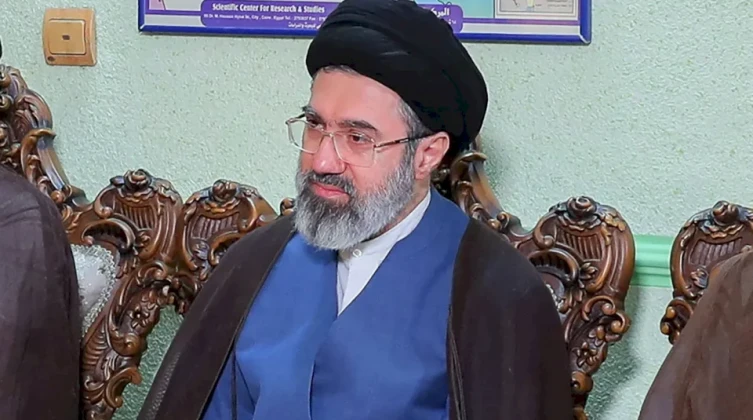 المرشد الإيراني يعلن 6 تعيينات عسكرية جديدة