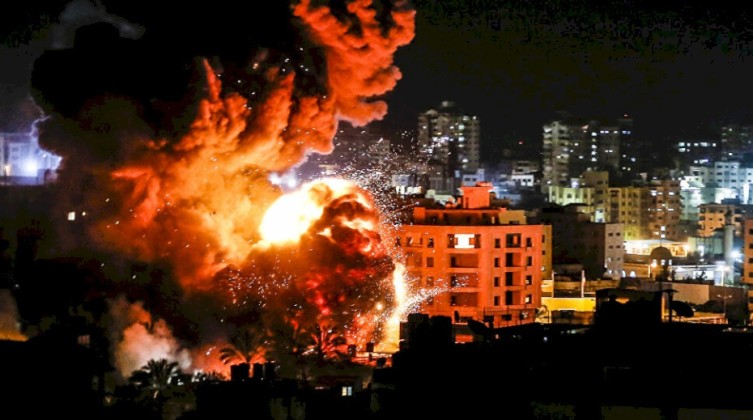 محدث: ليلة دامية في غزة.. 3 شهداء وغارات إسرائيلية تدمر منازل وخياماً للنازحين