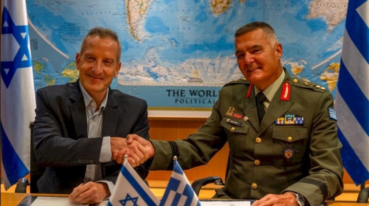 إسرائيل واليونان توقعان أكبر صفقة أمنية في تاريخ إسرائيل