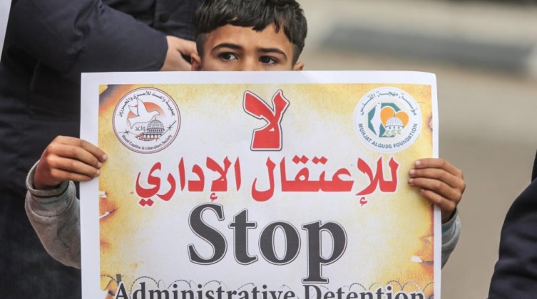 محاكم الاحتلال تعقد جلسات لتثبيت الاعتقال الإداري بحق أسرى