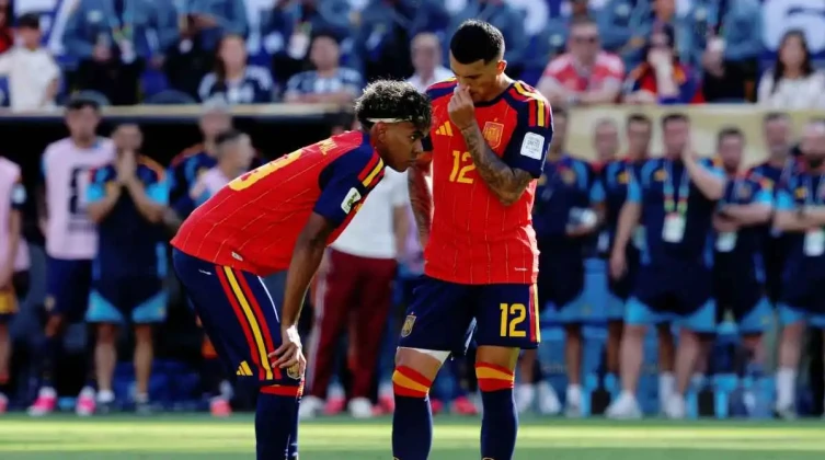 لامين يامال يطالب برشلونة بضم نجم إسبانيا