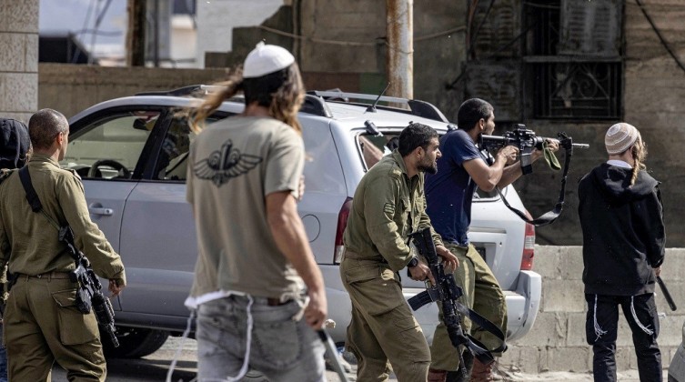 اعتداءات واسعة للمستوطنين في الضفة والقدس بحماية الاحتلال