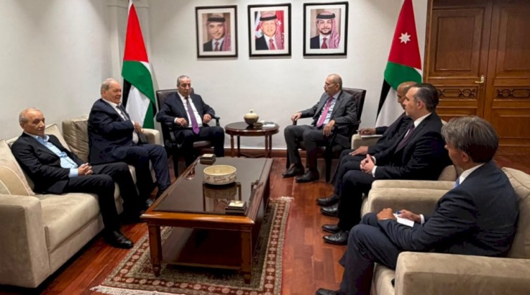 الشيخ يلتقي الصفدي ويبحثان تطورات الأوضاع في الضفة وغزة