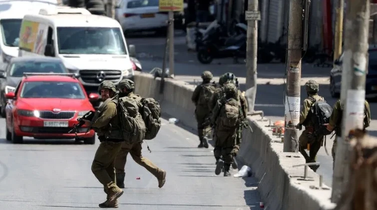 انسحاب الاحتلال من مخيم قلنديا بعد يومين من الاقتحام