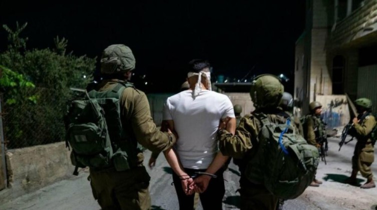 الاحتلال يعتقل مواطنًا من القدس