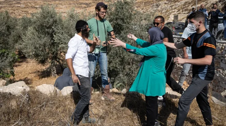 هيومن رايتس ووتش: هجمات المستوطنين تهجّر فلسطينيي الضفة