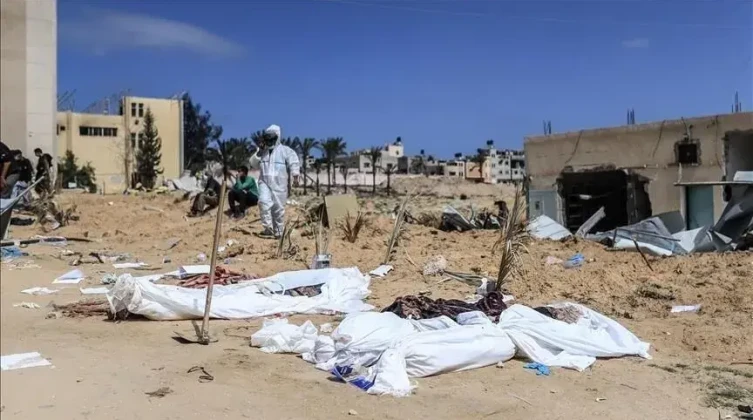 الاحتلال يحتجز جثامين 99 شهيدًا من الأسرى