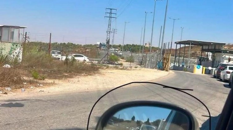 الاحتلال يواصل إغلاق حاجز بيت إكسا لليوم الثاني