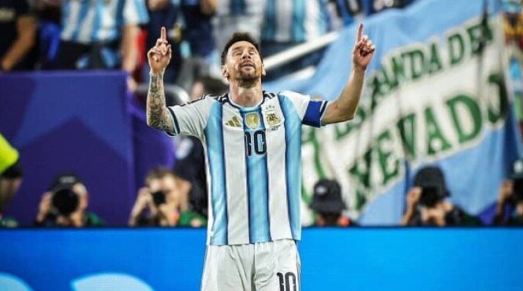 ميسي يعلن نهاية رحلته مع منتخب الأرجنتين بعد رحلة حافلة بالإنجازات
