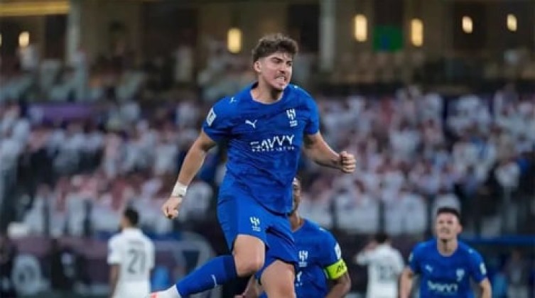 غلطة سراي يحسم صفقة نجم الهلال السعودي