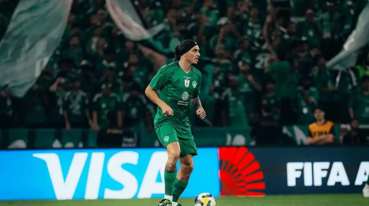 أستون فيلا يزاحم الأهلي السعودي على ضم روجر إيبانيز