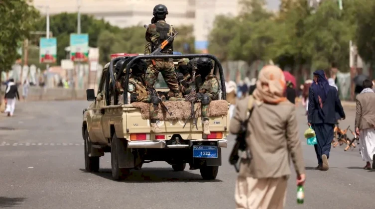 45 قتيلا وجريحا بهجمات للحوثيين على معسكرات حكومية في مأرب وحضرموت