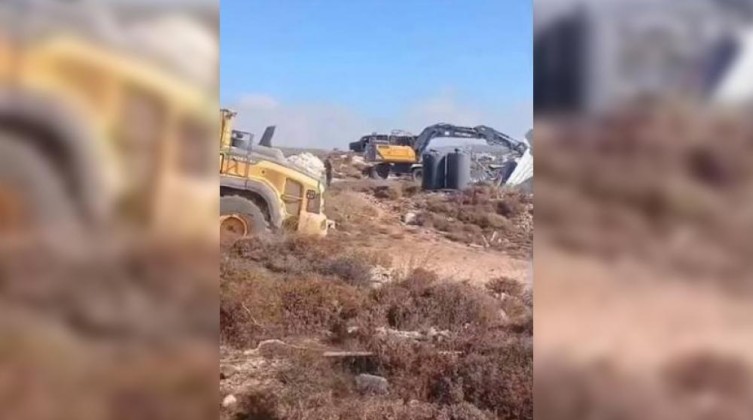 الاحتلال يُجبر مقدسيًا على هدم بركس للأغنام في بيت حنينا