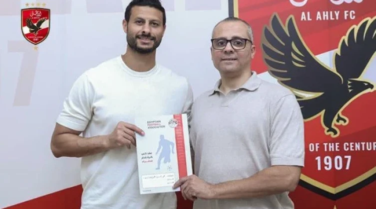 الأهلي يحتفل بتمديد عقد محمد الشناوي حتى 2028