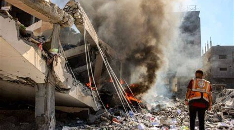 3 مصابين بسقوط مأذنة بحي الشيخ رضوان في غزة