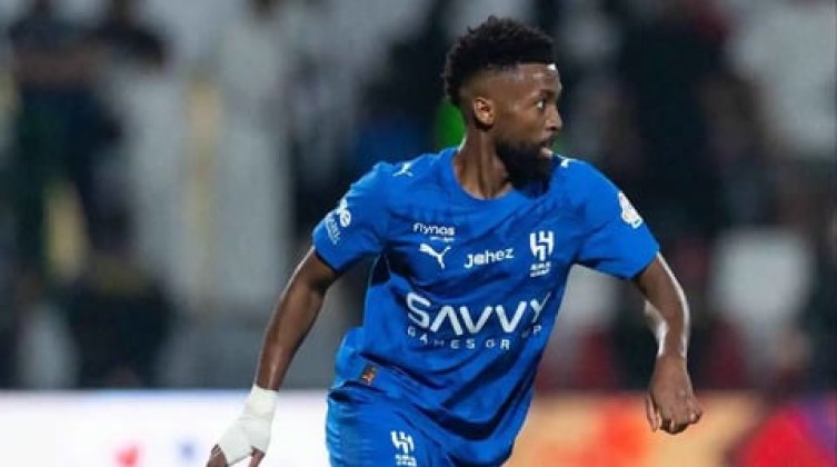 الرياض ينقض على لاعب الهلال السعودي