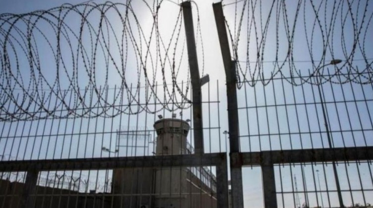 مركز: الاحتلال اعتقل نحو 2000 طفل منذ بدء العدوان و370 قيد الاحتجاز