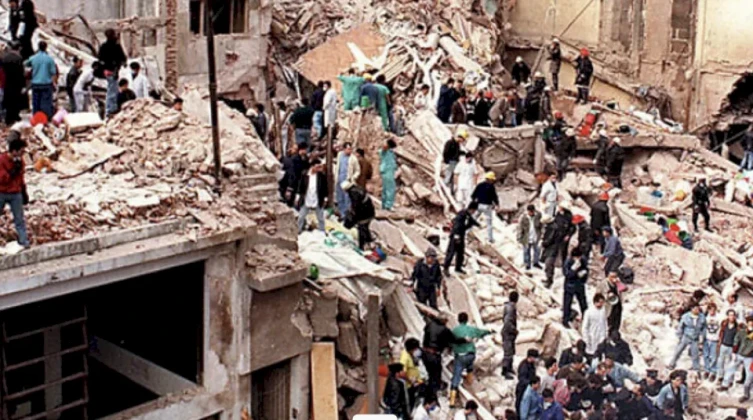 قاضٍ أرجنتيني يتهم 8 إيرانيين ولبنانيًا بتفجير «أميا» عام 1994