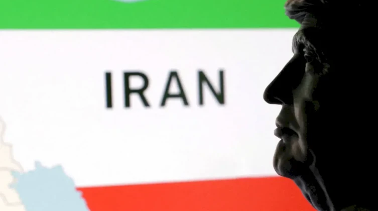ترامب ينفي عرض تخفيف العقوبات على إيران