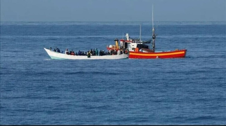 غرق قارب مهاجرين قبالة غافدوس.. مصرع شخص و25 مفقودًا