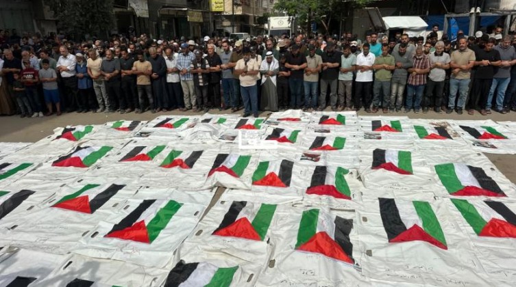 تشييع جثامين 43 شهيدًا انتُشلت من تحت أنقاض مبنى بالنصيرات