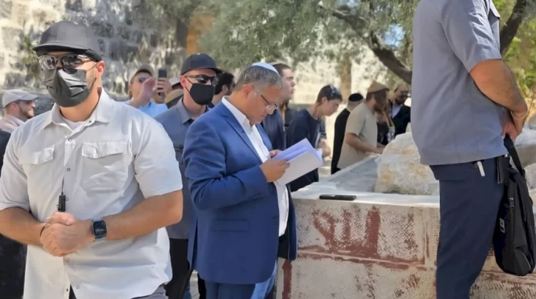 المتطرف بن غفير يقتحم الأقصى بحماية قوات الاحتلال