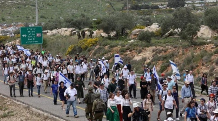 تصعيد في الضفة والقدس.. إصابات واعتداءات واقتحامات واسعة