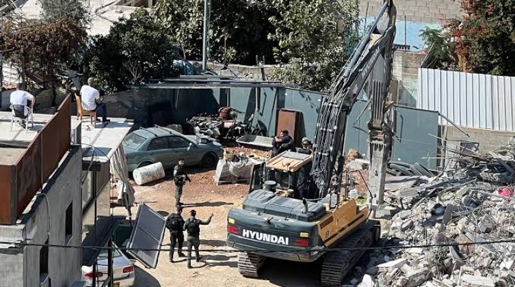 الاحتلال يجبر مقدسيًا على هدم منزله ذاتيًا في سلوان