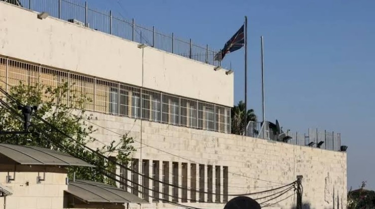 بريطانيا تهدد بطرد 27 دبلوماسيًا إسرائيليًا ردًا على إغلاق قنصليتها بالقدس