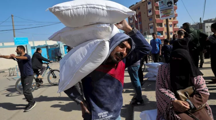 خاص: تقليص المساعدات في غزة.. ضربة جديدة للاقتصاد المنهك وتهديد متصاعد للأمن الغذائي