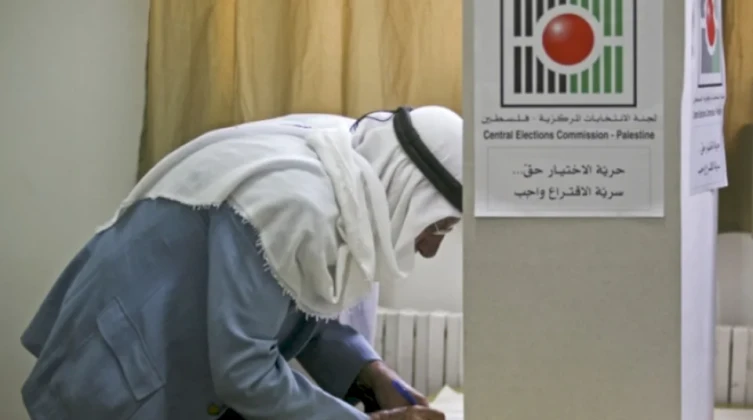 توافق فلسطيني مبدئي على تأجيل انتخابات المجلس التشريعي