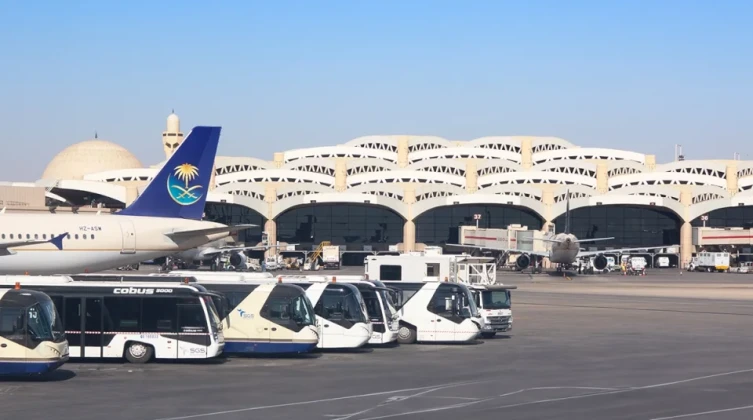 12 قتيلاً ومئات المصابين في الهجوم على مطار الملك خالد بالرياض