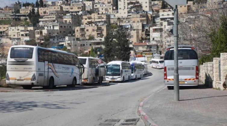 اعتداء عنصري على سائق حافلة فلسطيني في العفولة وتهديده بالقتل