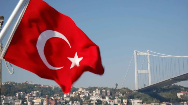 رويترز: محادثات سرية بين مسؤولين سوريين وحزب الله في تركيا لخفض التوتر