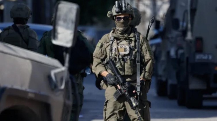مستوطنون يهاجمون منازل المواطنين في بلدة صوريف شمال الخليل