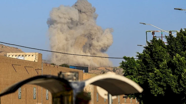 الحوثيون يعلنون إسقاط مروحية سعودية والجيش اليمني يتحدث عن مقتل وإصابة 800 حوثي